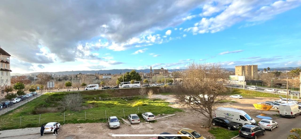Апартаменти Puente A La Mezquita - Free Parking Кордова Екстер'єр фото